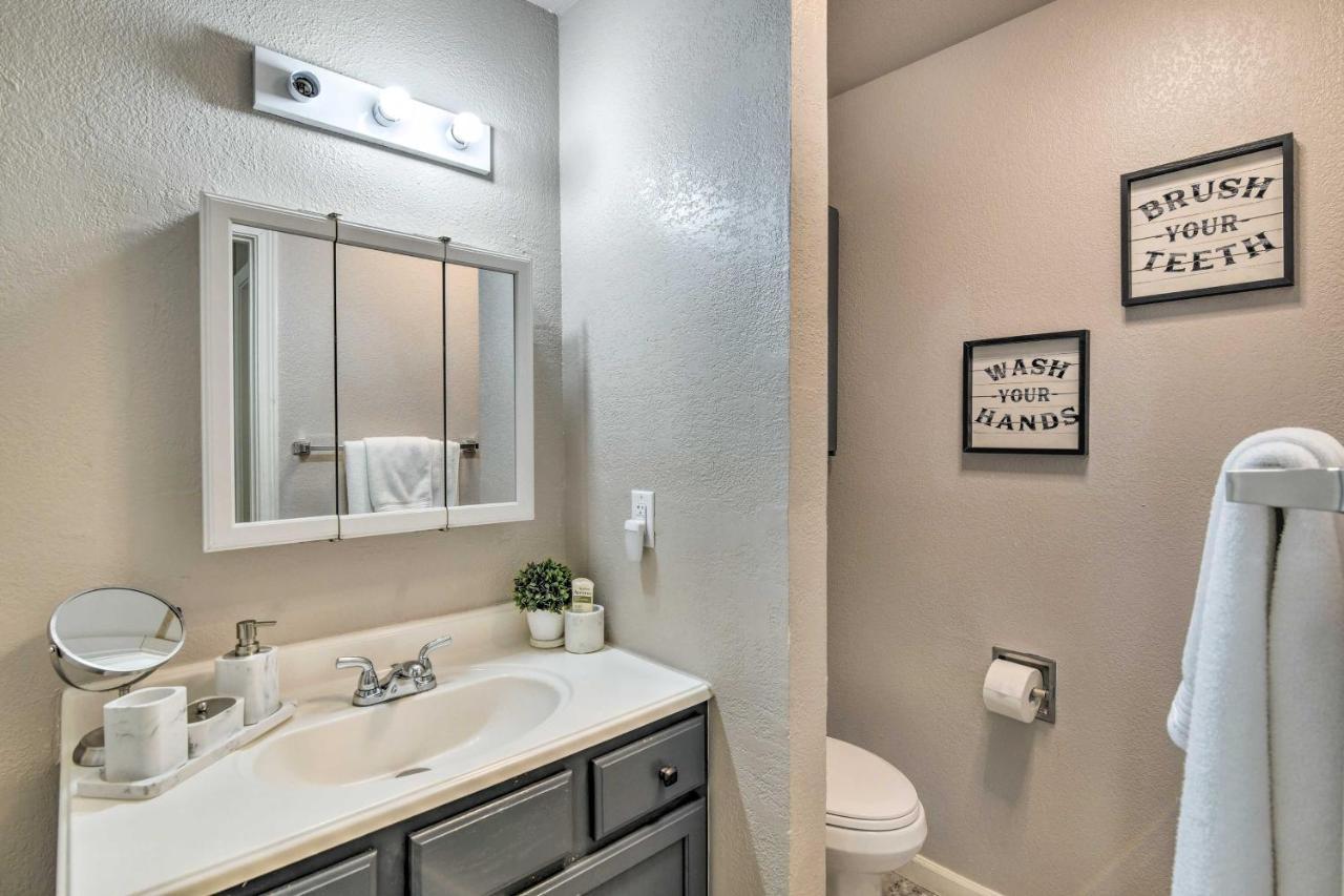 Updated Townhome Near Airport And Shopping! Anchorage Luaran gambar