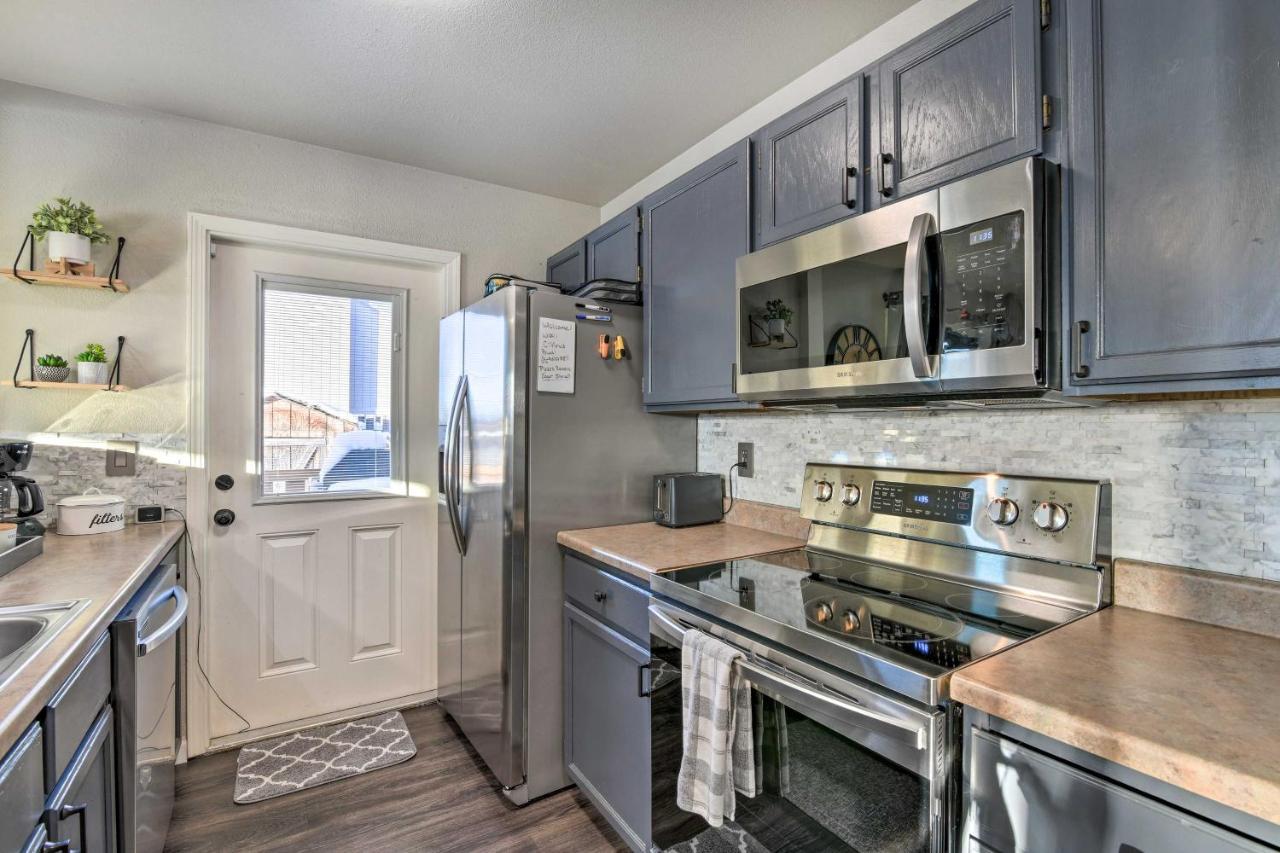Updated Townhome Near Airport And Shopping! Anchorage Luaran gambar