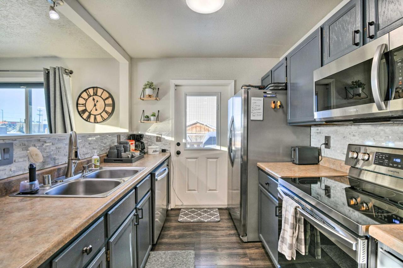 Updated Townhome Near Airport And Shopping! Anchorage Luaran gambar